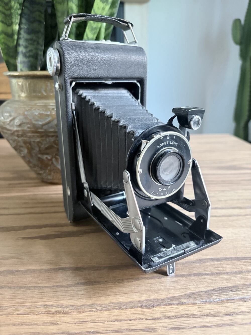 Vintage 1940s Kodak Vigilant Junior Six-16 Kodet Lens Dak Shutter Folding Camera